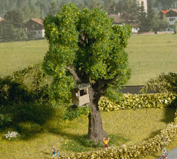 Noch Oak Tree with Treehouse 10cm N21766 N Scale