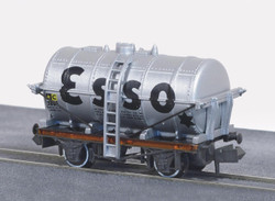 PECO NR-P161 Esso Petrol Tank Wagon N Gauge