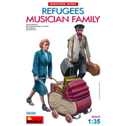 Miniart 38084 Musician Family Refugees 1:35 Model Kit