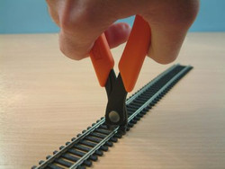 Xuron Vertical Track Cutter HO, OO, N & Z Gauge Rails 2175M