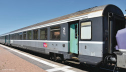 Roco 74540  SNCF B10rtu 2nd Class Corail Saloon Coach VI HO