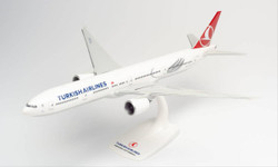 Herpa Wings 613057 Snapfit Boeing 777-300ER Turkish Airlines TC-LJK (1:200)