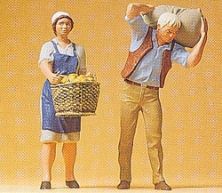 Preiser 45072 Farmer's Wife with Basket and Farmer with Sack Figure Set G Gauge