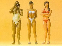 Preiser 63064 Female Sunbathers (2) and Photographer Figure Set Gauge 1