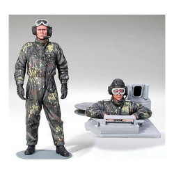 TAMIYA 36309 Bundeswehr Tank Crewman 1:16 Military Model Kit