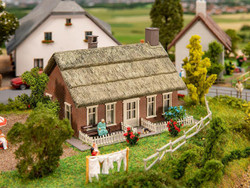 Faller North German House with Thatched Roof Hobby Kit I HO Gauge FA131318