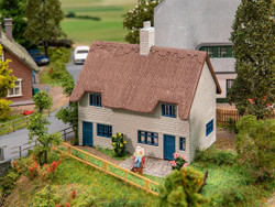Faller House with Thatched Roof Hobby Kit I HO Gauge FA131322