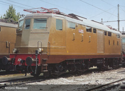 Rivarossi HR2873  FS E424 Castano/Isabella Electric Locomotive IV HO