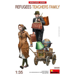 MiniArt 38086 Refugees Teachers Family Figures  1:35 Model Kit