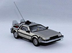 Aoshima 05916 Back To The Future Part 1 Delorean 1:24 Plastic Model Car Kit