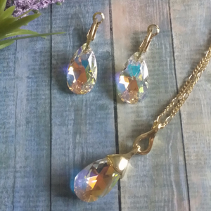 Beautiful Aurora Borealis crystal stone necklace set with matching Aurora Borealis crystal earrings. Available in posts only with leverbacks for a secure and comfortable fit. Necklace is 18" in length, gold and rhodium plating with lobster clasp. Arrives beautifully packaged. Ships with tracking, Arrives 2 to 3 days.