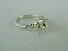 6404 STERLING SILVER RING SETTING, 8X6 MM OVAL FACETED GEMSTONE. SIZE 8