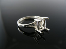 1635  RING SETTING STERLING SILVER, SIZE 7, 8x6 MM EMERALD STONE