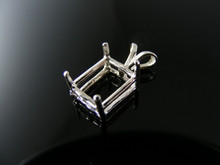 P10  PENDANT SETTING STERLING SILVER, 9X7 MM EMERALD STONE