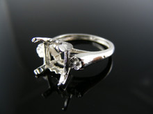 R136 RING SETTING STERLING SILVER, SIZE 4.75, 9X7 MM EMERALD FACETED STONE