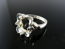 R133 RING SETTING STERLING SILVER, SIZE 4.5, 9 X 7 MM EMERALD FACETED STONE