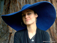 big rimmed hat