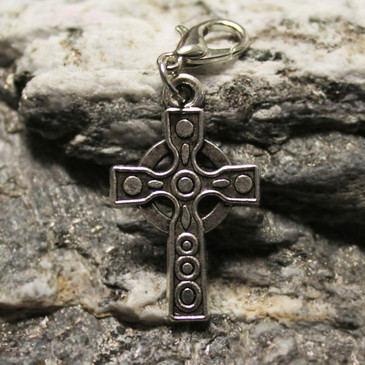 Celtic Cross with Lobster Clasp (4cm x 1.5cm)