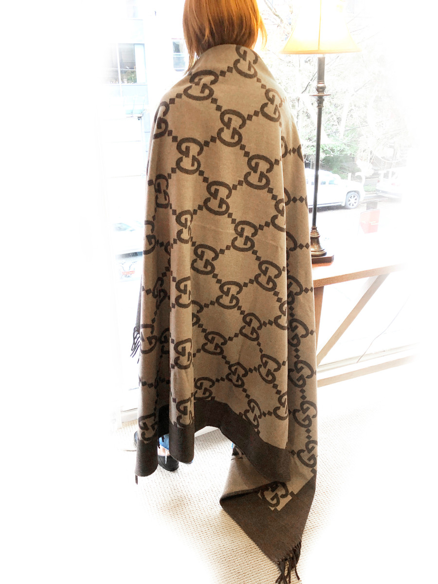 Gucci Throw Blanket Pawn Shop Casa De Empeño for Sale in Vista, CA - OfferUp
