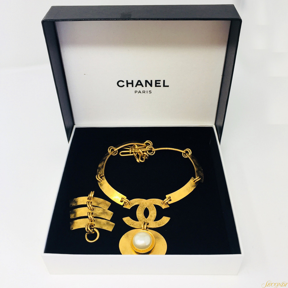Chanel Vintage Gold and Pearl Necklace at Secondi Consignment