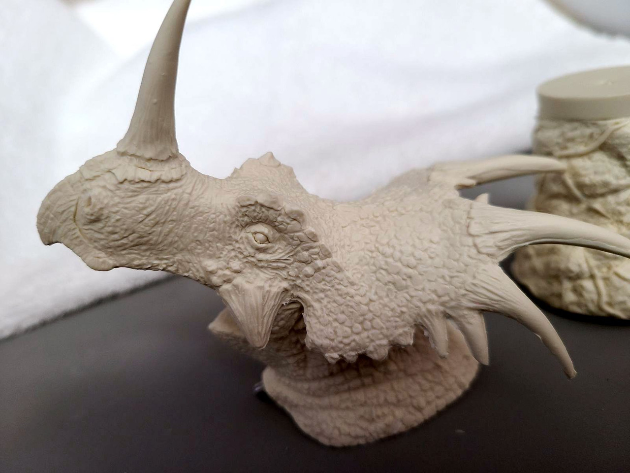 Triceratops Dinosaur Bust Unpainted microMANIA™ 