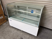 NEW 60" Curved Glass White Refrigerated Bakery Display Case Avantco BC-60-HC #8725-OB