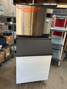 NEW 785 LB Full Cube Commercial Ice Machine 30" Dukers DIM700A & 550 LB Insulated Stainless Steel Storage Bin #3984