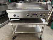 3' Jade JGT2436 24 in x 36 in Supreme Griddle Gas Flat Top Grill 1" Thick Polished Plate #4916
