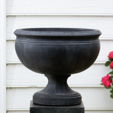 Williamsburg Plantation Urn (Cast Stone in Nero Nuovo Finish)