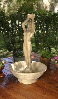 Lady Fountain - Material : GFRC - Finish : Ancient