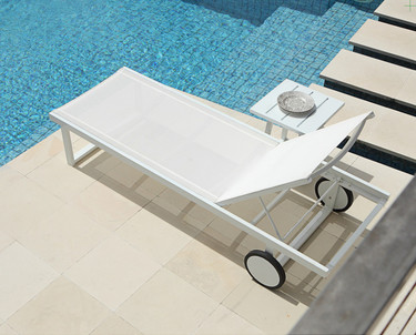 Allux Lounger with Side Table - Powder-Coated Aluminum (light taupe), Batyline (White)