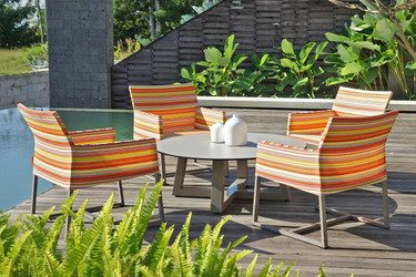 STRIPE Casual Chairs with MONO Lounge Table - Powder-Coated Aluminum (taupe), Twitchell Stripes Textilene (orange barcode)