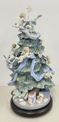 Lladro Sculpture "GREAT CHRISTMAS TREE" 8477