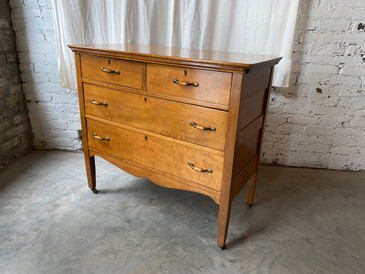 Antique Federal Style 4-Drawer Maple Dresser
