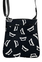 CSOP 1354 VAMPIRE TEETH GLOW