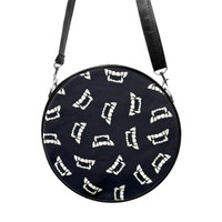 LCCB 1354 VAMPIRE TEETH GLOW