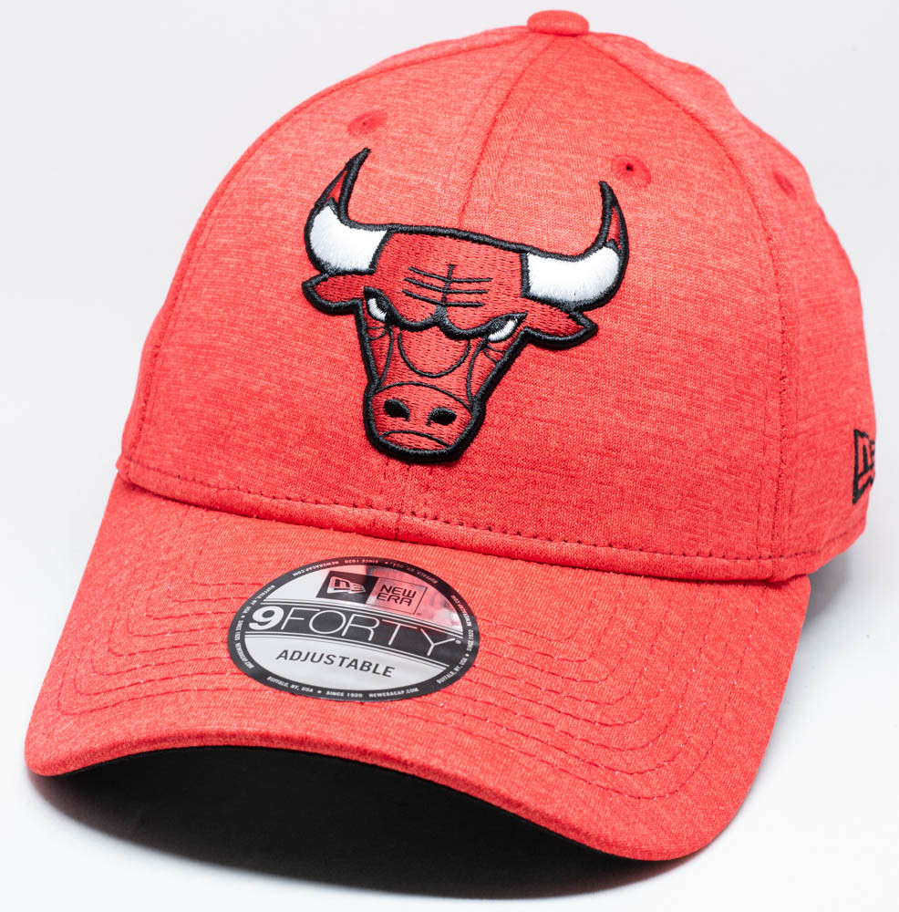 red chicago bulls hat