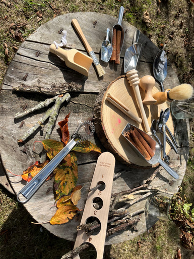 The inviting Utensils Essentials Kit is crying out to be played with and for hours of exploration and role play (excludes wooden drum and tree slice)