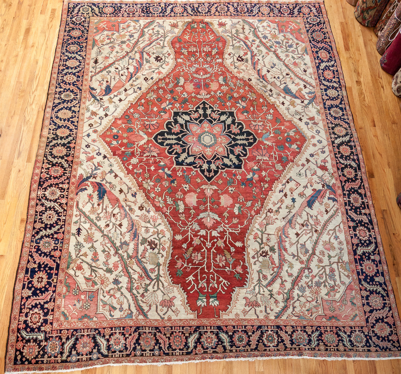 Serapi 10’1” x 13’10”
