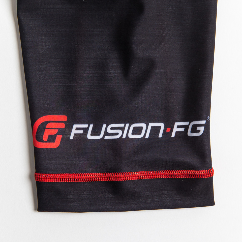 Amazing stitching on the ryu rashguard.  Black ,  white and red with red stitching.  Available at www.thejiujitsushop.com 

Enjoy Free Shipping from The Jiu Jitsu Shop today! Fusion FG logo on sleeve ends.