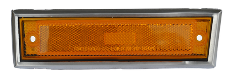 This passengers side front sidemarker with trim fits 1973-1987 Chevrolet and GMC pickup trucks, and 1973-91 Chevrolet Blazers and Suburbans.