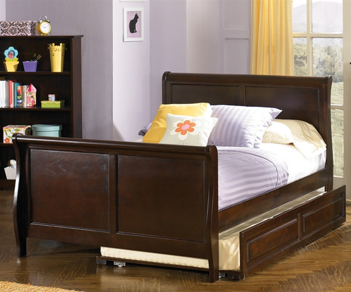 Windsor Full Size Sleigh Bed With Trundle