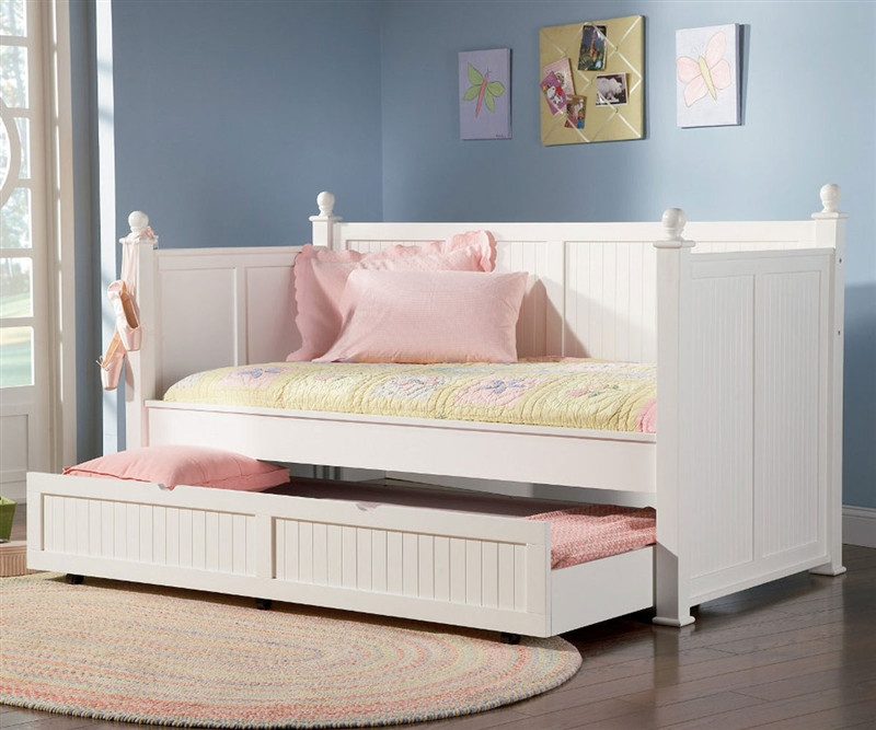 white daybed with trundle