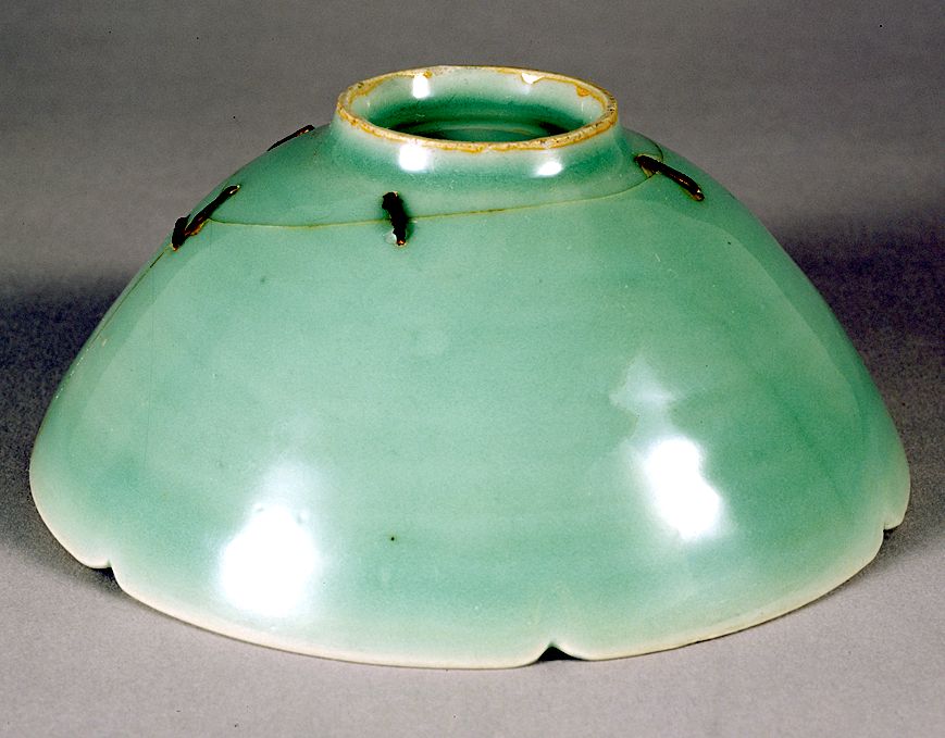 antique-chinese-longquan-celaodn-tea-bowl-03.jpg