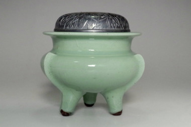 sale: Suwa Sozan 'koro' jade green celadon incense burner w/ silver lid