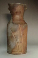 sale: Fujiwara Yu (1932-2001) bizen pottery flower vase
