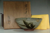 sale: Kato Tokuro (1896-1985) Vintage Japanese tea bowl in Karatsu ware