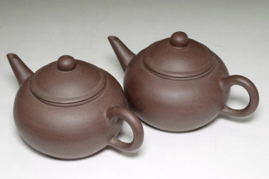 sale: 墨縁斎景堂製 景記 Set of 2 Chinese purple sand teapots