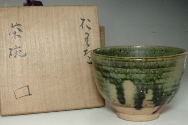 sale: Kitaoji Rosanjin (1883-1959) Vintage tea bowl in Oribe ware