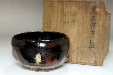 sale: 10th Raku Tannyu (1795-1854) Antique kuro-raku tea bowl